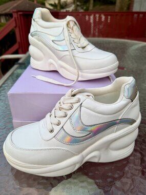 Delia's Platform Sneakers – White Chunky Y2K Shoes Iridescent Detail – Size 8